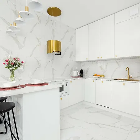 Let's Sea 55 With Sea View, Sauna & Pool And Parking By Renters 公寓 *