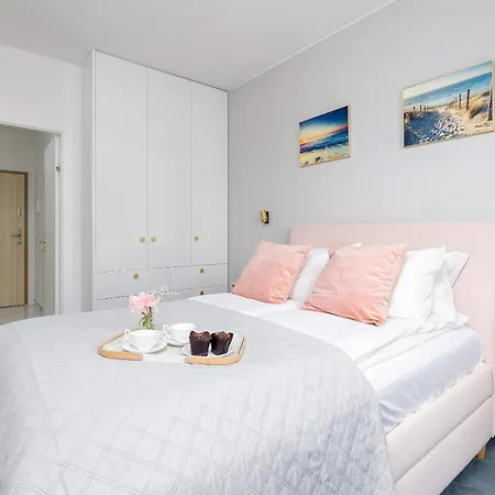 Let's Sea 55 With Sea View, Sauna & Pool And Parking By Renters 公寓 *